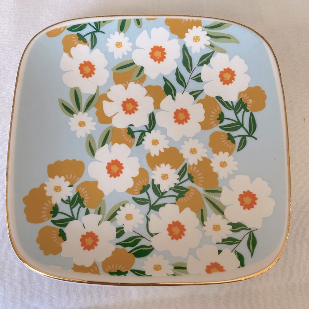 Trinket plate